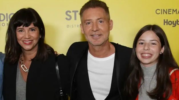 Siciliani y Suar estuvieron con su hija en la avant premiere de Mazel Tov.