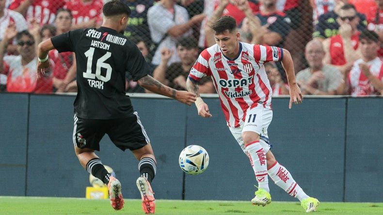 El Tatengue aprovechó el hombre de más y se quedó con los tres puntos en casa.