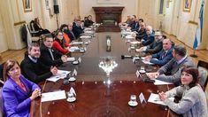 El jefe de gabinete Juan Manzur encabeza una nueva reunión de gabinete. El jefe de gabinete Juan Manzur encabeza una nueva reunión de gabinete.