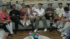 La octava gala de nominados dejó 8 participantes en la placa del domingo. La octava gala de nominados dejó 8 participantes en la placa del domingo.