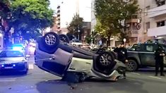 choque y vuelco entre un auto y un patrullero en flores: no hubo heridos de gravedad choque y vuelco entre un auto y un patrullero en flores: no hubo heridos de gravedad