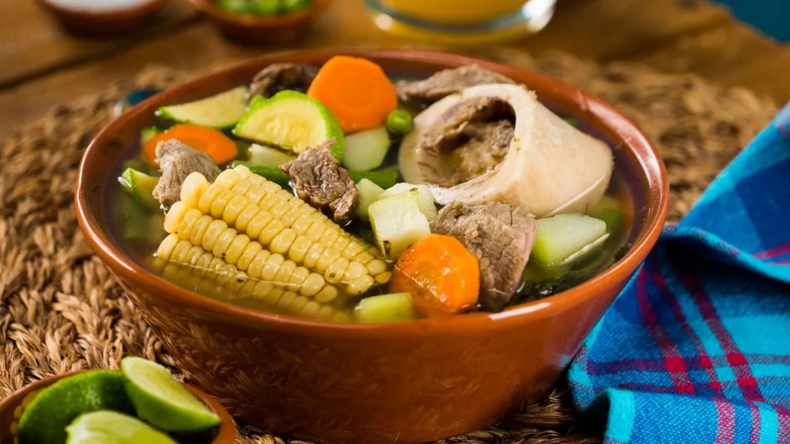 Mientras algunos buscan recetas económicas y sencillas que brinden calor y comodidad, otros optan por platos más elaborados y sofisticados para disfrutar en familia o con amigos