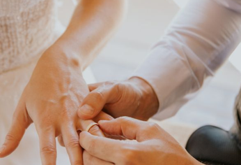 Los rumores de casamiento y las fotos virales rodearon a la pareja de famosos.