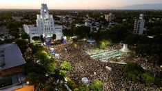 Miles de personas asistieron al festival solidario organizado por la Municipalidad de Lomas de Zamora. Miles de personas asistieron al festival solidario organizado por la Municipalidad de Lomas de Zamora.