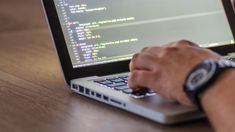 Estudiá programación y ganá $300 mil pesos por mes.