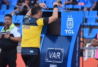 El arbitraje argentino funciona con el VAR que, a partir de 2027, implementará una modernización.&nbsp;