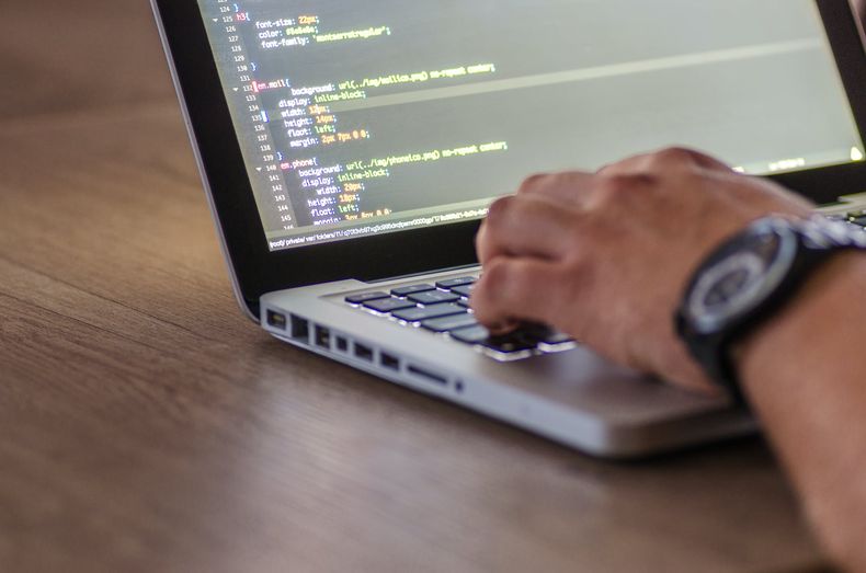 Estudiá programación y ganá $300 mil pesos por mes.