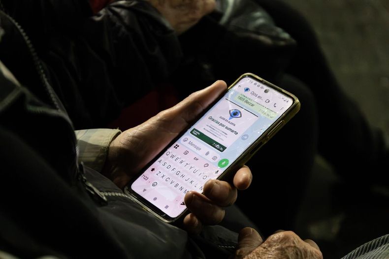 Ojos en alerta, que tiene como motor principal al WhatsApp vecinal para reportar situaciones sospechosas, permite centralizar la información directamente en el Centro de Operaciones Municipal (COM). 