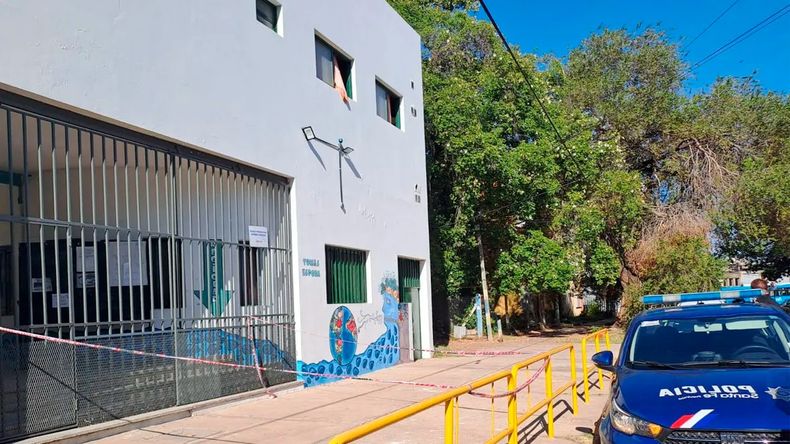 La escuela habia amanecido con una inscripción con la frase clases o tiros.&nbsp;