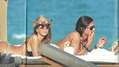 Karina Jelinek tiene novio pero no lo reconoce: sus fotos, juntos en la playa Karina Jelinek tiene novio pero no lo reconoce: sus fotos, juntos en la playa