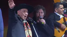 El Chaqueño Palavecino y Javier Milei en el Festival Jesús María