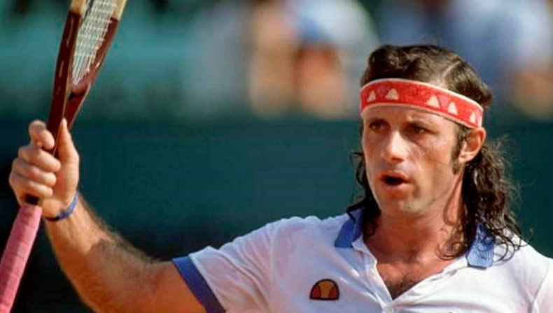 Entre 1977 y 1979 se adjudicó cuatro Grand Slam y se consagró como&nbsp;el máximo campeón masculino de América Latina en la historia de los&nbsp;Majors.
