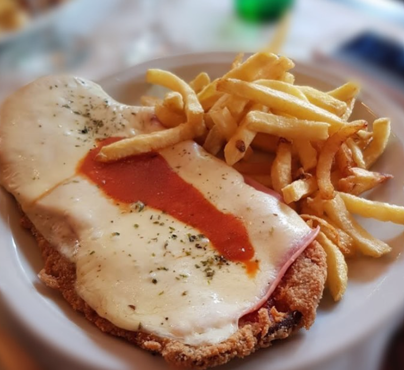 El Bodegón De Buenos Aires Que Sirve Una Milanesa Enorme A Un Precio ...