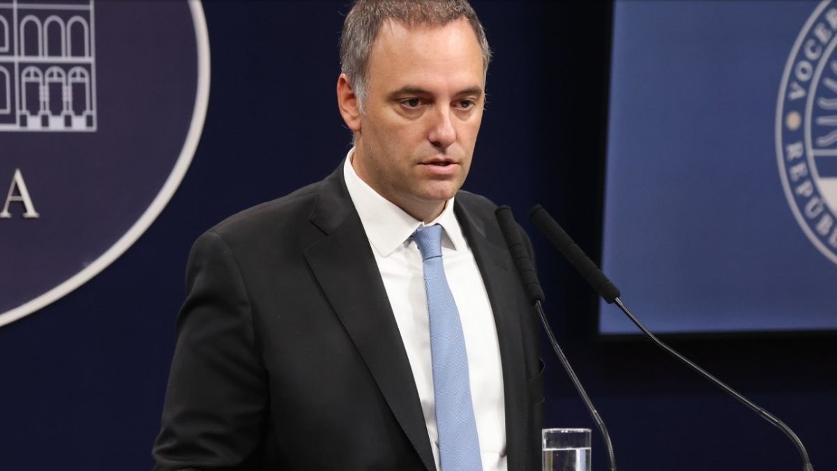 Manuel Adorni: "Ahorramos en negro, como casi todo