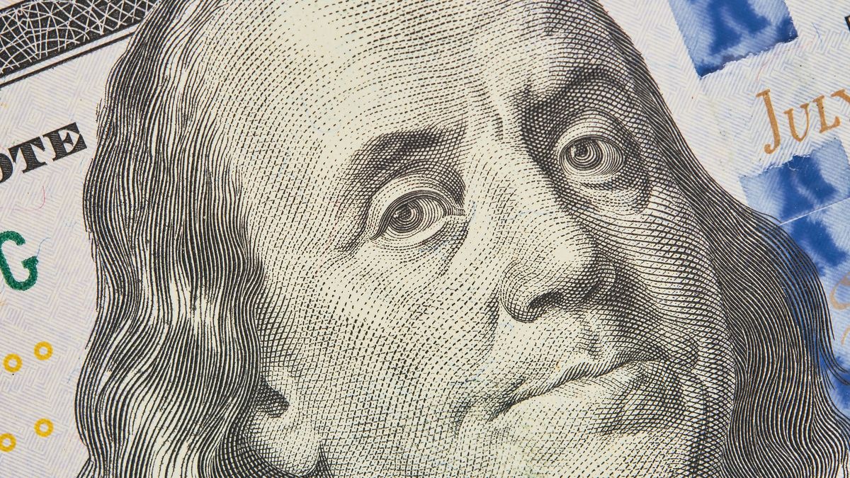 Fuerte presión sobre el dólar oficial: cuánto cotiza en cada banco