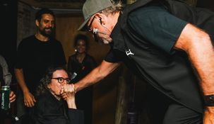 Charly García disfrutó del show de León Gieco y luego cenaron juntos Charly García disfrutó del show de León Gieco y luego cenaron juntos