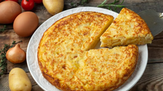 La tortilla de papa, protagonista del turismo gastronómico porteño en emblemáticos bares. La tortilla de papa, protagonista del turismo gastronómico porteño en emblemáticos bares.