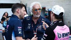 Stuart Barlow, Flavio Briatore y Franco Colapinto reunidos luego de la carrera en Austin. Stuart Barlow, Flavio Briatore y Franco Colapinto reunidos luego de la carrera en Austin.