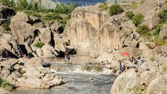 Mina Clavero no necesita presentación: es de esos lugares que se viven más de lo que se cuentan. Cada visitante encuentra su propio rincón favorito, su río, su balneario o su plato de comida casera. Mina Clavero no necesita presentación: es de esos lugares que se viven más de lo que se cuentan. Cada visitante encuentra su propio rincón favorito, su río, su balneario o su plato de comida casera.