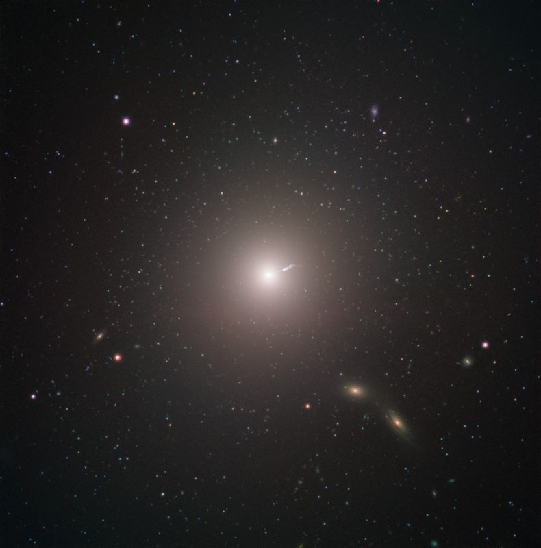 Comprender cómo los agujeros negros crean chorros tan enormes ha sido un problema de larga data en astronomía.
