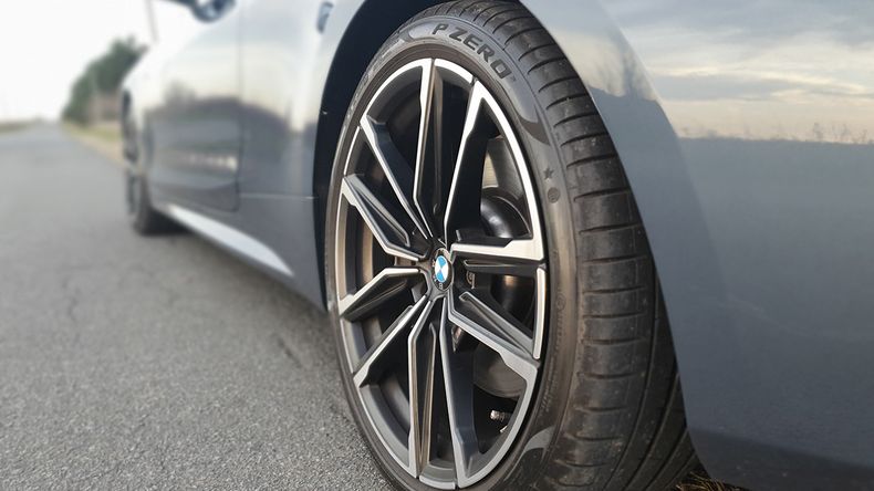 Neumáticos Pirelli con un talón 