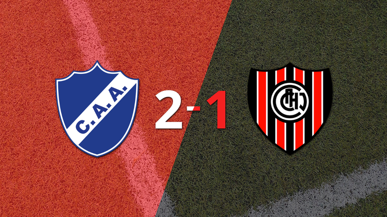 Chacarita no pudo con Alvarado y cayó por 2-1