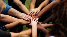 El Día del Amigo se festeja todos los años en nuestro país el 20 de julio. El Día del Amigo se festeja todos los años en nuestro país el 20 de julio.