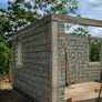Una mujer de Costa Rica logró construir su casa con materiales elaborados a partir de 7,5 toneladas de plástico reciclado.