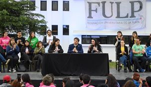 El gobernador participó de una charla en la Universidad de La Plata.