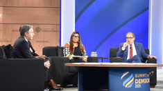 El embajador argentino en los Estados Unidos, Jorge Argüello, disertó en el panel Tecnologías Avanzadas para la Democracia que compartió con el secretario de Estado estadounidense, Anthony &nbsp;Blinken.