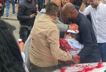 MIguel Uribe, de 39 años, yace herido gravemente tras el atentado.