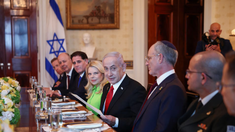 Netanyahu durante la cena en la Casa Blanca. Netanyahu durante la cena en la Casa Blanca.