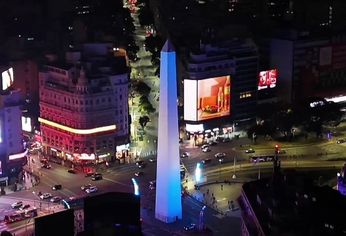 El Obelisco porteño con los colores de la Selección.