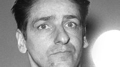 DeSalvo fue acusado de una serie de asesinatos de mujeres en la zona metropolitana de Boston. DeSalvo fue acusado de una serie de asesinatos de mujeres en la zona metropolitana de Boston.