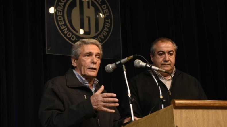 Acuña aseguró en Radio 10 que el DNU de Milei "está violando derechos constitucionales". Acuña aseguró en Radio 10 que el DNU de Milei "está violando derechos constitucionales". 