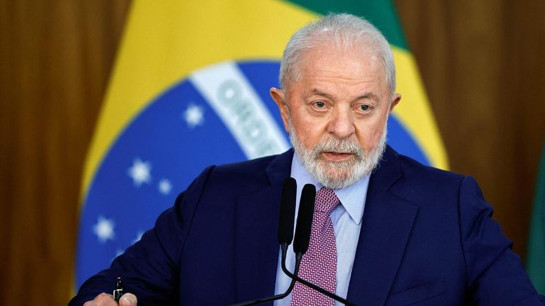 Lula da Silva negocia con los bancos públicos de Brasil más créditos para sectores bajos y pequeñas empresas.