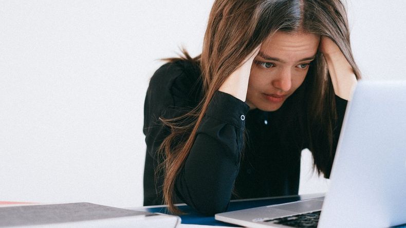 Los pagos mencionados están vinculados a la Prestación por Desempleo dirigido a personas que fueron despedidas sin justa causa, de acuerdo con la Ley de Contrato de Trabajo 24.013.