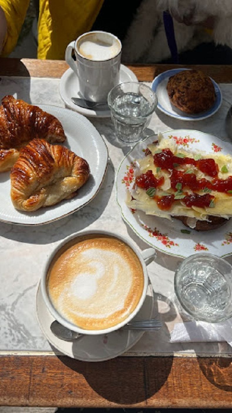 El Pequeño Restaurante De Buenos Aires Para Desayunar Y Merendar Unas Medialunas Muy Sabrosas