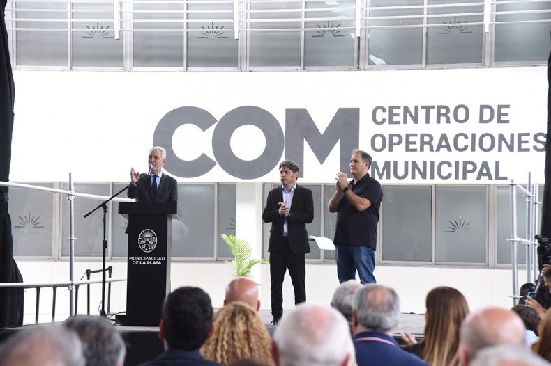 Axel Kicillof y Julio Alak inauguraron el nuevo centro de operaciones en La Plata.