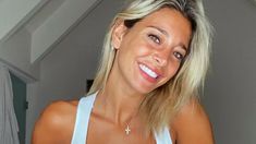 La modelo eligió un diseño bicolor, una de las tendencias del momento. La modelo eligió un diseño bicolor, una de las tendencias del momento.