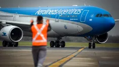 Un avión de Aerolíneas sufrió una falla que provocó el desvío de servicios. Un avión de Aerolíneas sufrió una falla que provocó el desvío de servicios.