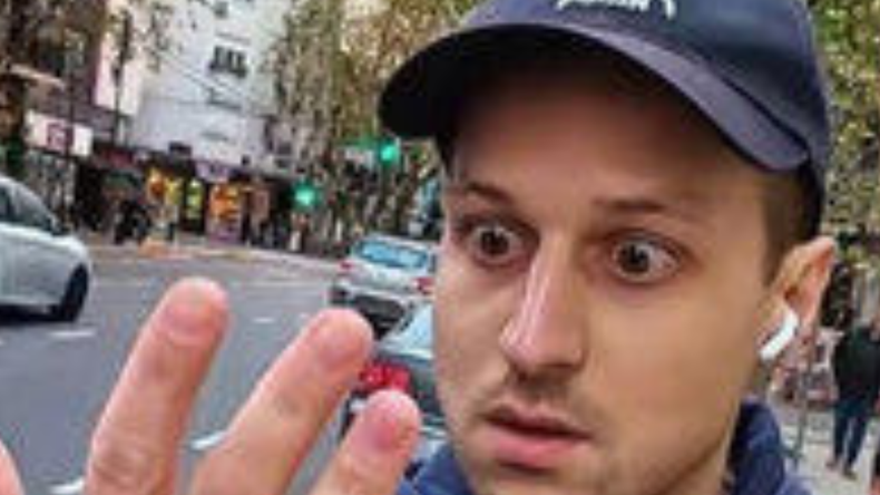 Las imágenes compartidas por Salvo Grindset se volvieron virales y abrieron un debate inesperado sobre las diferencias culturales a la hora de tomar transporte público.