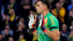 Pese a anularle dos goles en el VAR, el Aston Villa del Dibu Martínez ganó sin atenuantes en Suiza. Pese a anularle dos goles en el VAR, el Aston Villa del Dibu Martínez ganó sin atenuantes en Suiza.