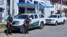 Tres sargentos y un subteniente de la Policía bonaerense de Villa Gesell fueron detenidos y desafectados de la fuerza por vínculos con el narcotráfico. Tres sargentos y un subteniente de la Policía bonaerense de Villa Gesell fueron detenidos y desafectados de la fuerza por vínculos con el narcotráfico.