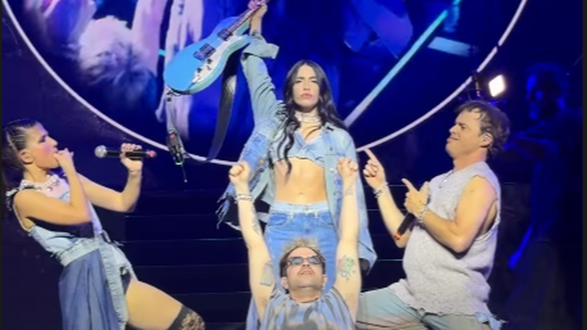 Locura por la aparición de Lali Espósito en el primer show de Erreway