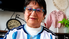 Sonia Lopez unos buzos tejidos de la Selección Argentina para su familia, se hizo viral y ahora tiene pedidos hasta fin de año. Sonia Lopez unos buzos tejidos de la Selección Argentina para su familia, se hizo viral y ahora tiene pedidos hasta fin de año.
