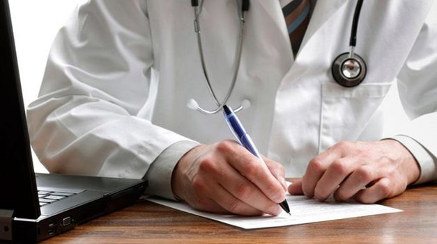 Un médico se niega a atender a pacientes peronistas.