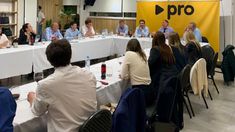 Reunión de diputados del PRO. Reunión de diputados del PRO.