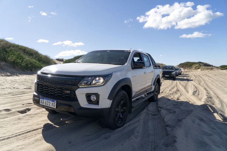 El color negro también aparece en el aplique central del paragolpes de la nueva Chevrolet S10 Z71.  