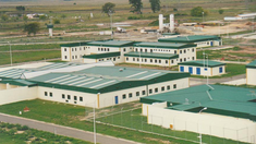 El detenido es Mauro Nahuel Novelino, líder de una banda narco que operaba en Venado Tuerto, amenazaba desde Marcos Paz. El detenido es Mauro Nahuel Novelino, líder de una banda narco que operaba en Venado Tuerto, amenazaba desde Marcos Paz.